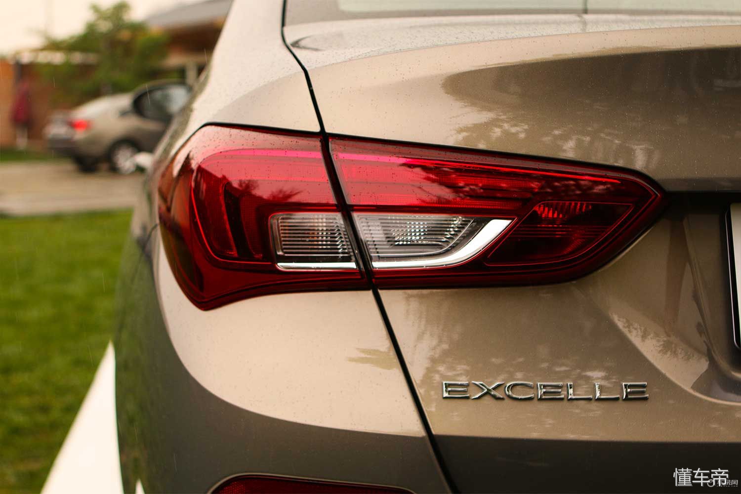 1.3l三缸别克凯越试车,别克凯越外观老款改新款