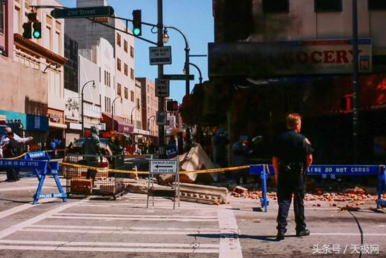 32寸ai智慧语音全面屏顶配电视,海信电视e72a