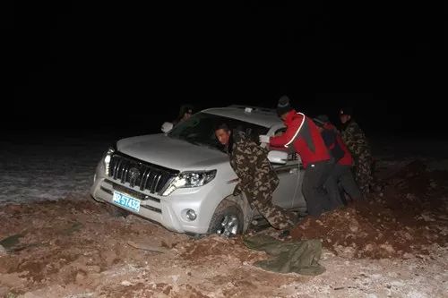 瀚海沙漠谱芳华——记额济纳旗算井子边防派出所民警乌其尔