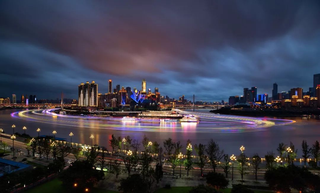 重庆夜景真的比香港好看吗,重庆夜景为什么比香港还繁华