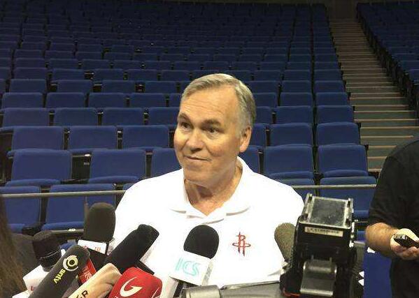 火箭赢球保罗立大功？G3输球他给全队打电话，德帅这回应有点得意