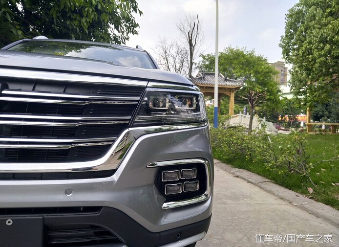 荣威rx8气场怎么样,荣威rx8七座版大红色