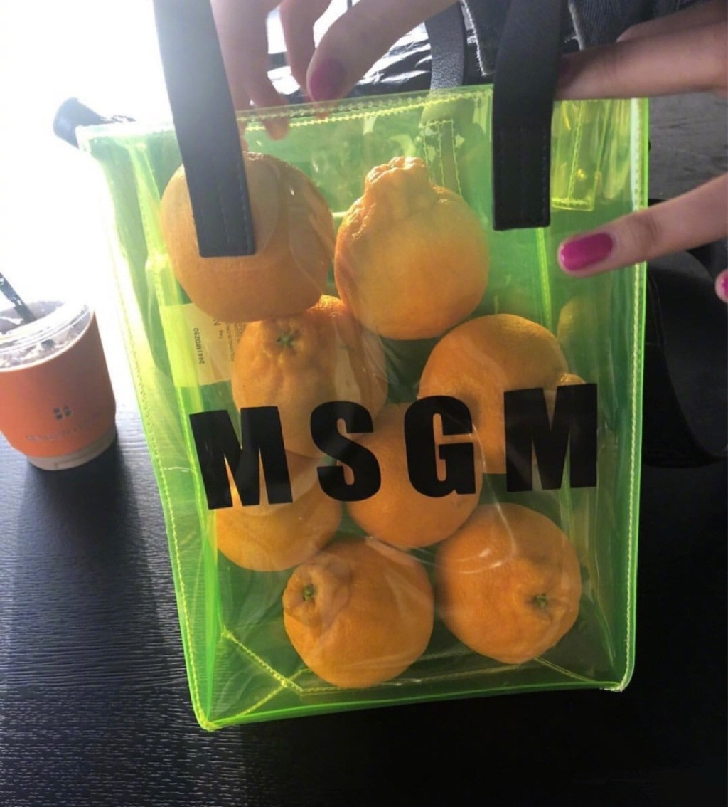 杨幂迪丽热巴同款短靴,杨幂迪丽热巴穿塑料鞋