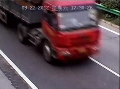 罗技摄像头c1000e画面模糊,倒车摄像头不清楚模糊怎么处理