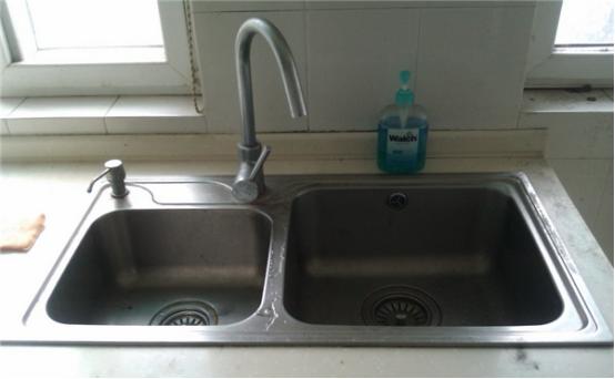 厨房水槽漏水用什么胶水补漏,厨房水槽漏水找谁维修