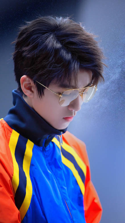 王俊凯bolon暴龙眼镜直播回放,王俊凯bolon暴龙眼镜封面