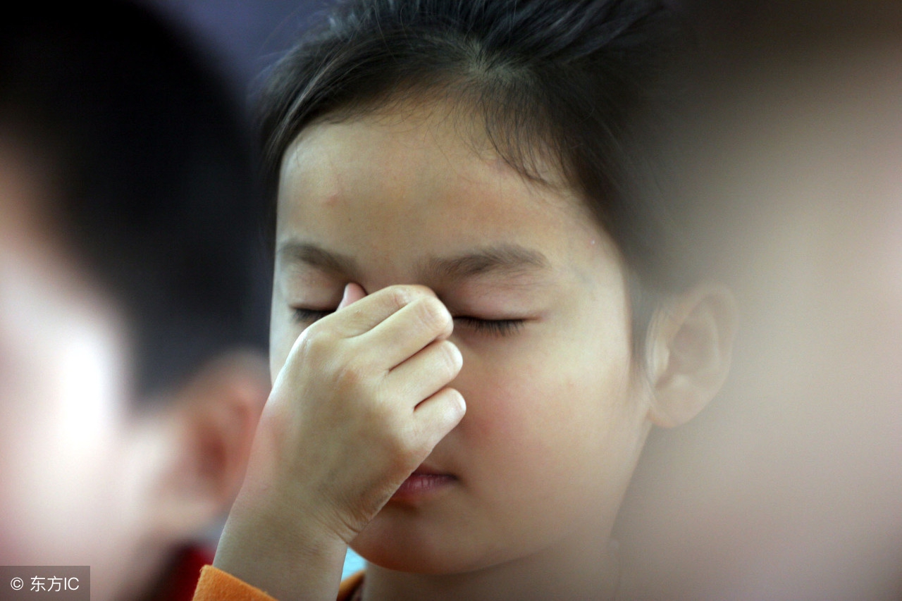 眼睛偶尔干涩用啥眼药水,眼睛经常模糊用什么眼药水