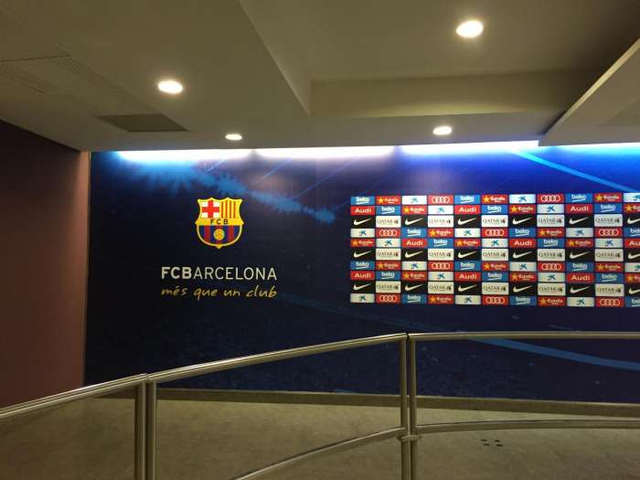 巴萨主场诺坎普是城市名吗,巴萨主场诺坎普颠球