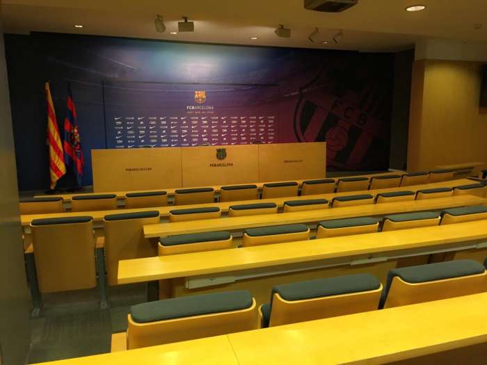 巴萨主场诺坎普是城市名吗,巴萨主场诺坎普颠球