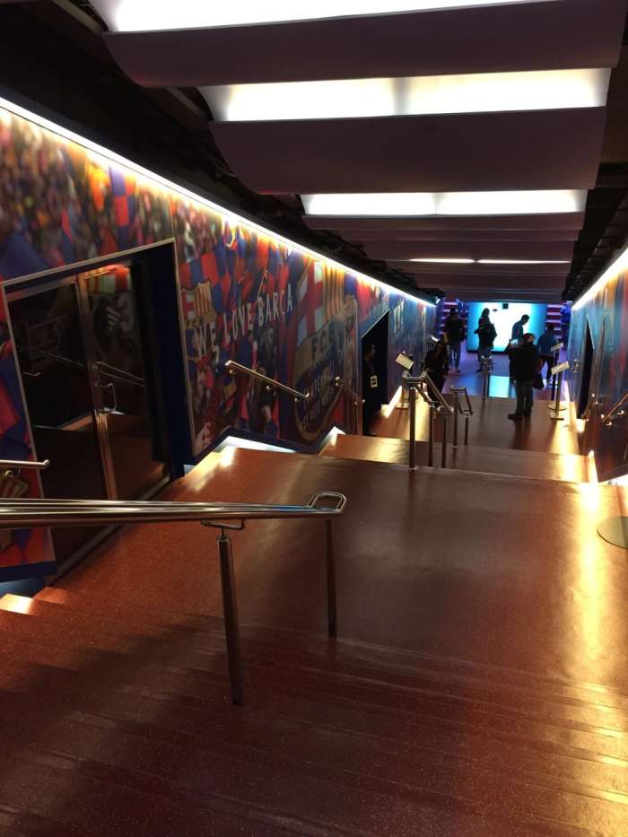 巴萨主场诺坎普是城市名吗,巴萨主场诺坎普颠球