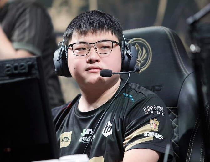 uzi的狂风之力卡莎出装,loluzi经典语录