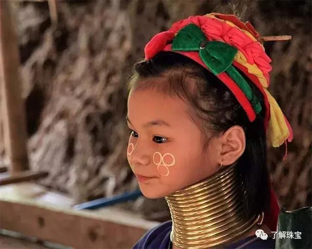 想要脖子变长有什么方法,脖子粗的怎样才能拥有天鹅颈