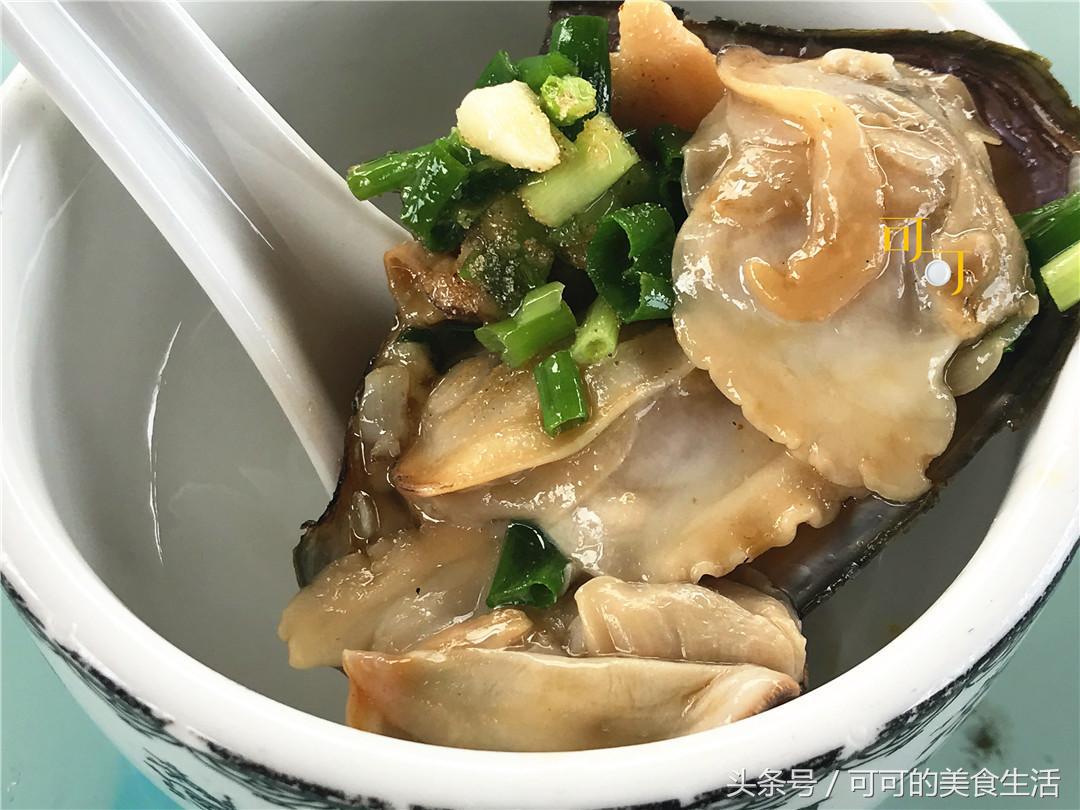 在新安江镇的农家乐，四个菜200元，第一次吃到新鲜河蚌