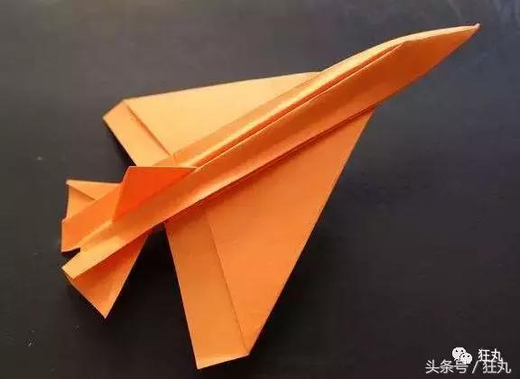用纸剪出一架可以飞的飞机,用纸箱折个纸飞机
