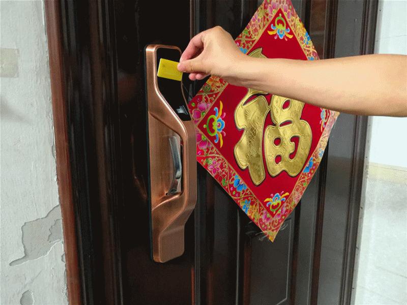 温馨港湾的守护神：六孚方程式指纹防盗锁体验报告