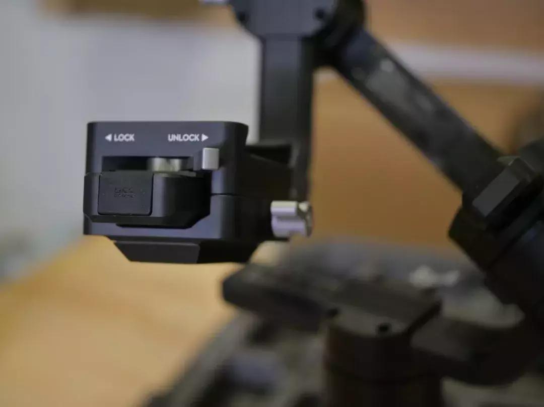 大疆如影s稳定器装箱,大疆如影s相机稳定器竖屏安装