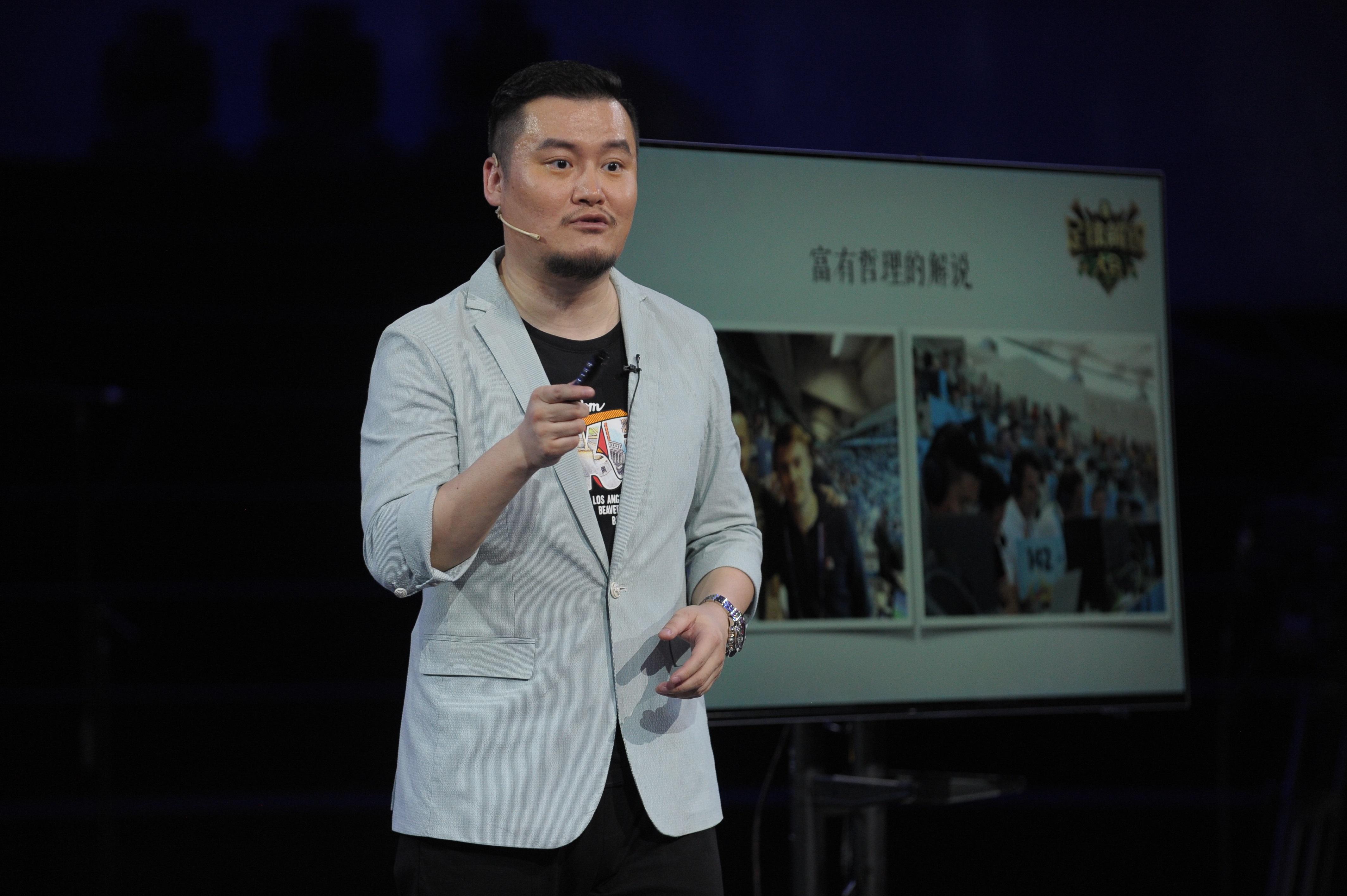 贺炜徐阳解说梅西一秒两次变向,2018欧冠决赛央视贺炜徐阳