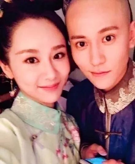 秦俊杰杨紫甜蜜时光,戏外李现杨紫