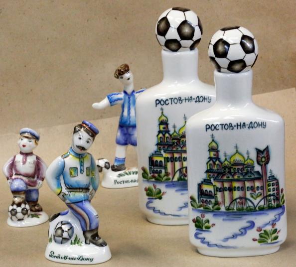 世界杯陶瓷纪念品,俄罗斯世界杯吉祥物摆件