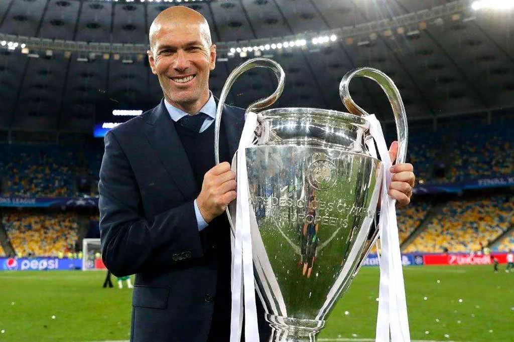 膨胀了、膨胀了！小俩口开着凯迪拉克豪车玩转上海滩！