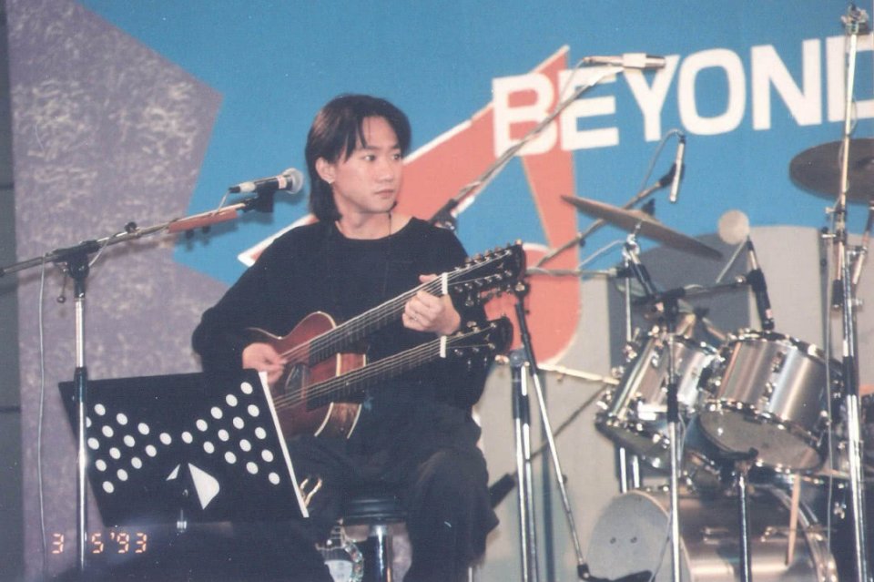 谭咏麟唱的黄家驹的歌曲,谭咏麟有一首歌很像黄家驹的歌