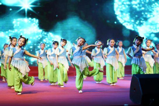 少儿美术创意手工课6-7岁,儿童创意美术手工小学校园