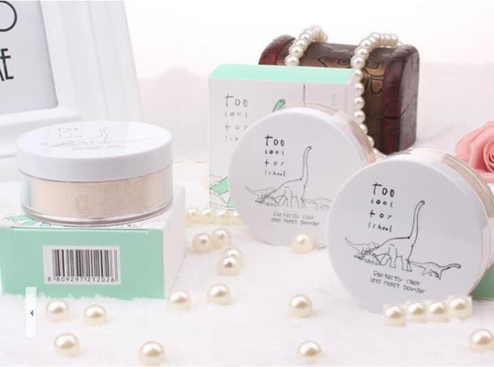 外国一网友,把女友摔到了床上,接下来的一幕尴尬了