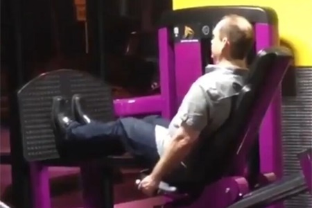 无器材初学者健身一周训练表,没有基础的健身教练怎么学