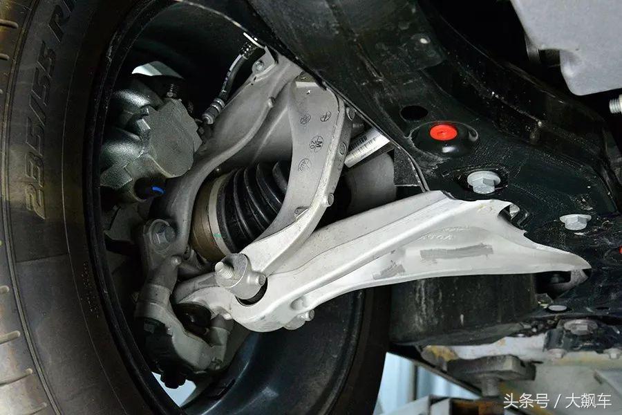 前悬铝合金,前悬双叉臂和五连杆