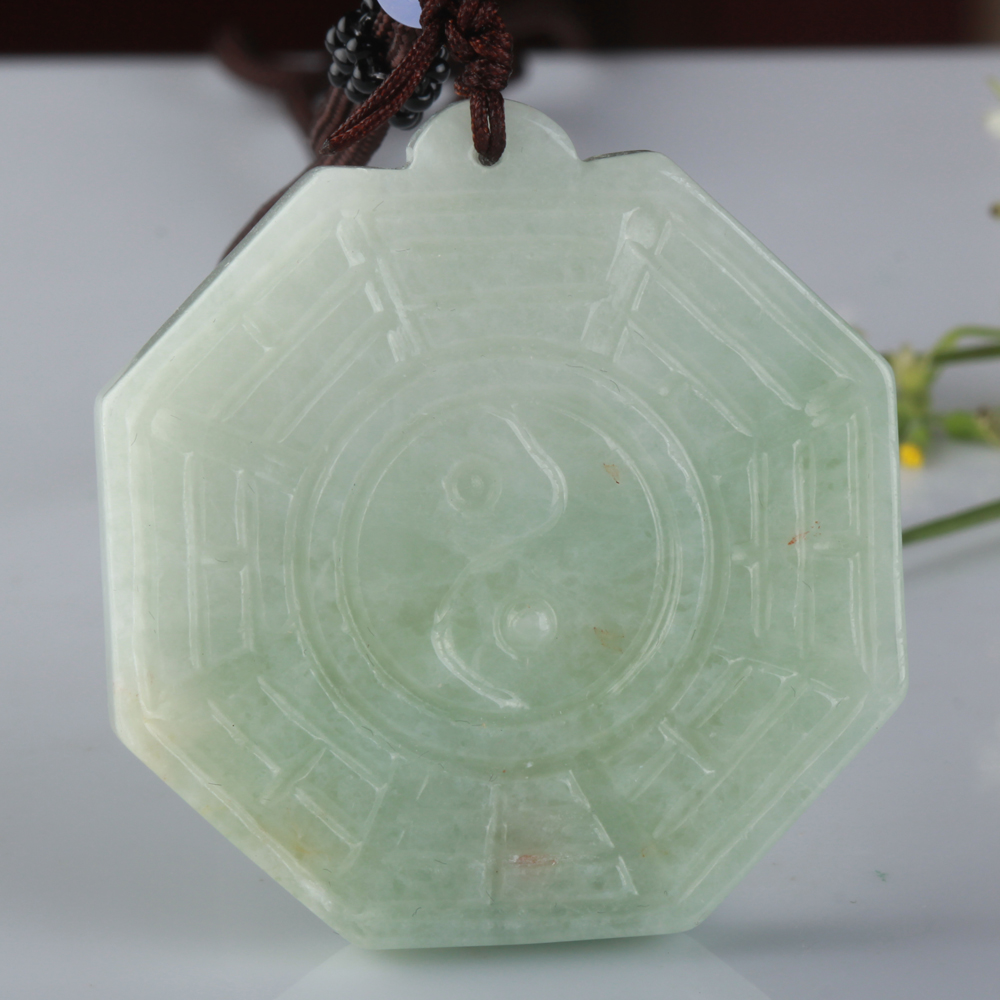 翡翠灯光鉴别真假,影响翡翠质地的因素有哪些