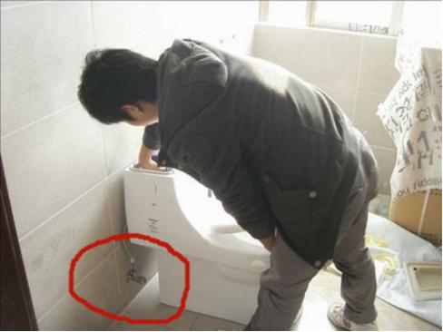 马桶水箱不上水什么原因如何解决,马桶水箱不下水最简单解决方法