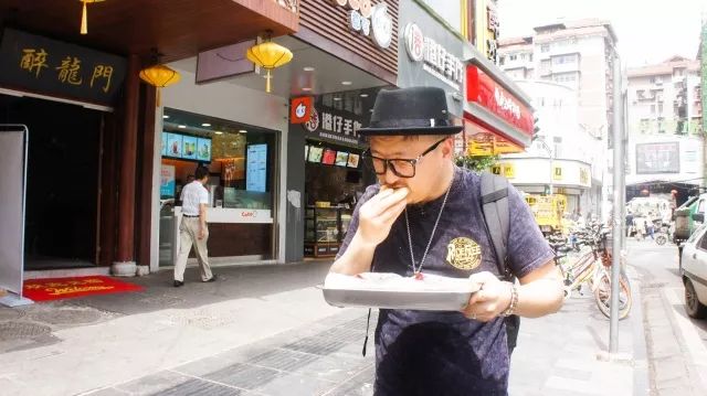 人矮志不矮，这家店只做一流馅饼