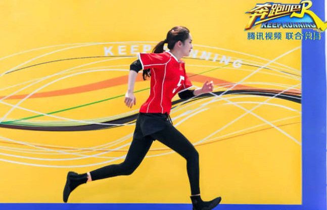 王俊凯模仿杨迪,王俊凯奔跑吧青春现场版伴舞