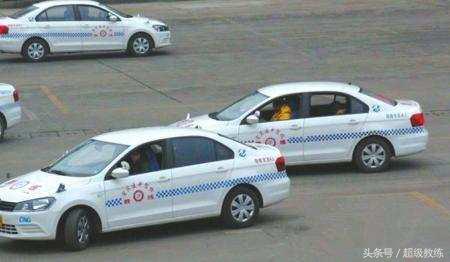 半挂科二倒车入库正确看点慢教程,科二倒车入库一把过的绝招