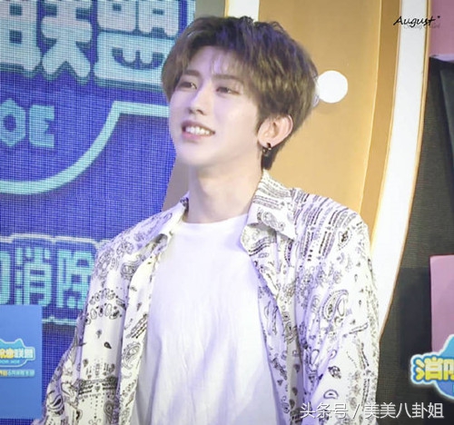 蔡徐坤说林彦俊逛街买袜子,蔡徐坤林彦俊王子异合体