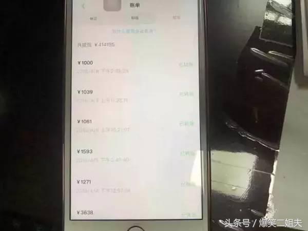 女大学生深夜宿舍开直播，警方*底卧**后直呼不堪入目