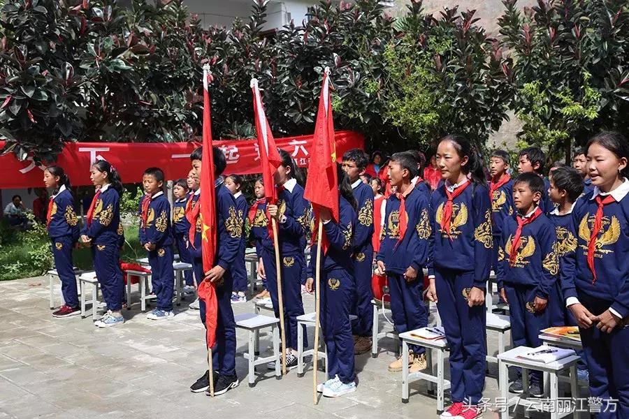 丽江公安走进宁蒗拉伯乡与小朋友们共度六一