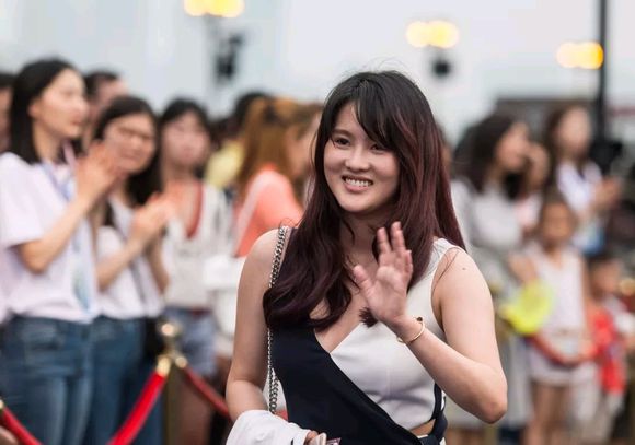 郭晶晶霍启刚红毯,郭晶晶最美红毯