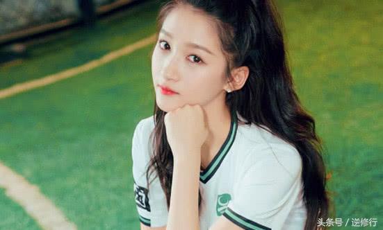 关晓彤足球宝贝跳舞,关晓彤少儿照片