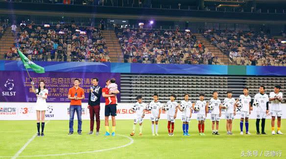 关晓彤化身足球宝贝助力世界杯,关晓彤足球宝贝