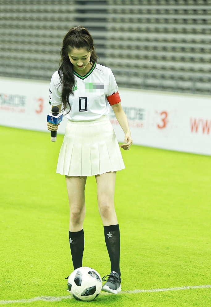 杨幂baby穿的超时髦,杨幂和关晓彤的同框照片