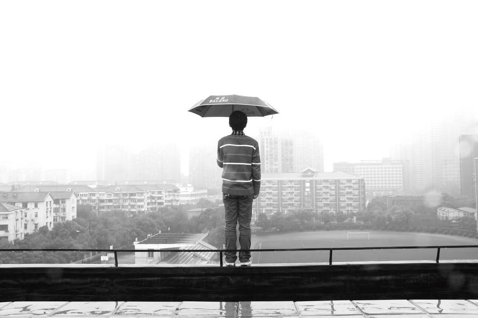 抑郁症就是不开心这么简单么,抑郁症刚开始有三个表现很难发现