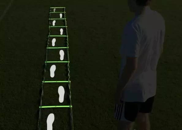 维维足球头球教学视频,维维体能训练方法图解