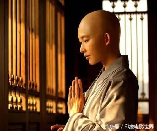 女人剃光头原来还可以这么漂亮,女生光头的样子敢挑战吗