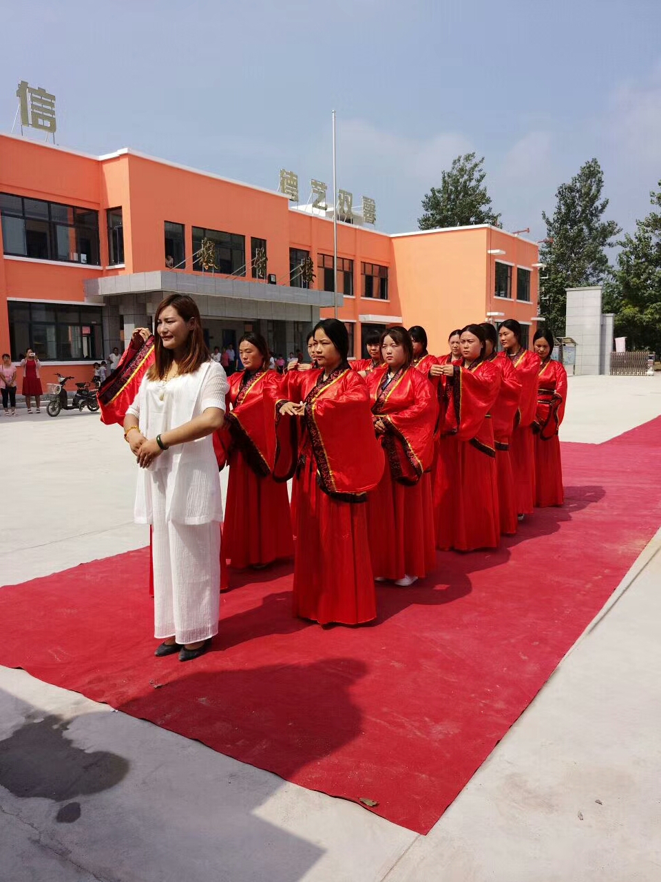 把爱心献给幼教，用幼教歌颂生命——访阳光教育集团董事长王莉