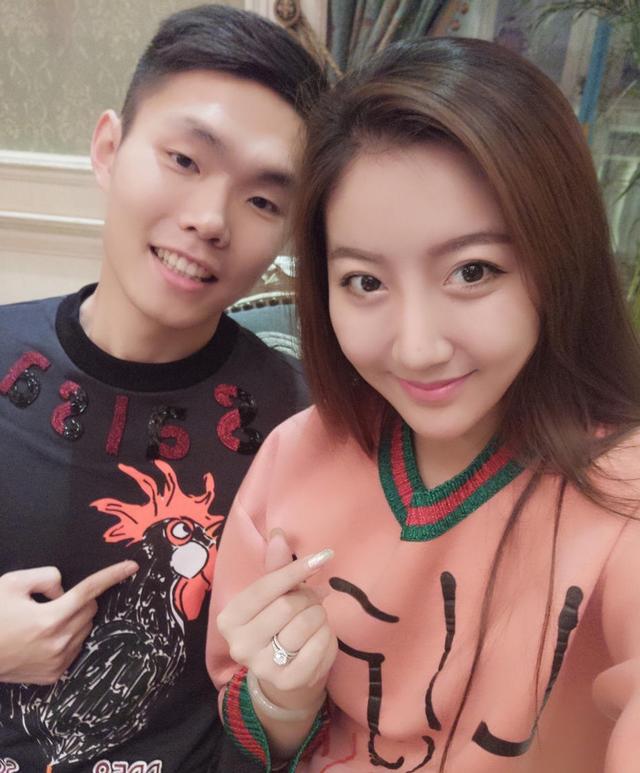 日本队世界杯旅欧人员达15人，中国球员靠戴首饰娶空姐出名？