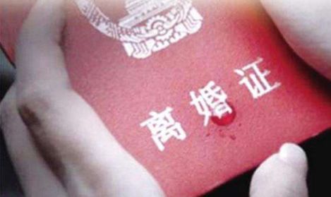 钻石恒久远，离婚还不还？婆婆怒吼：还我儿子40万钻戒！