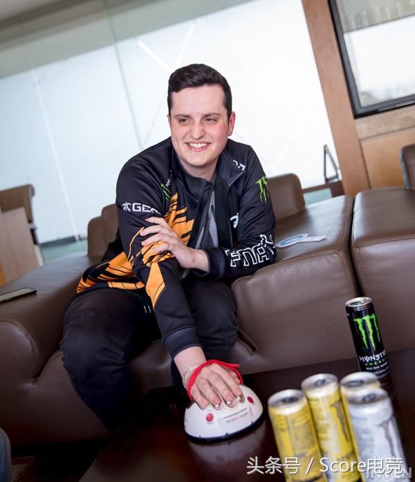 fnc赛后采访caps强颜欢笑,caps说fnc本来就拿过冠军