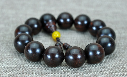 印度小叶紫檀手串正确的盘玩方法,小叶紫檀手串放了五年可以盘好吗