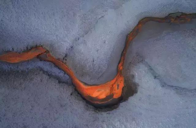 他放弃令人艳羡的工作，用摄影支持旅行梦想